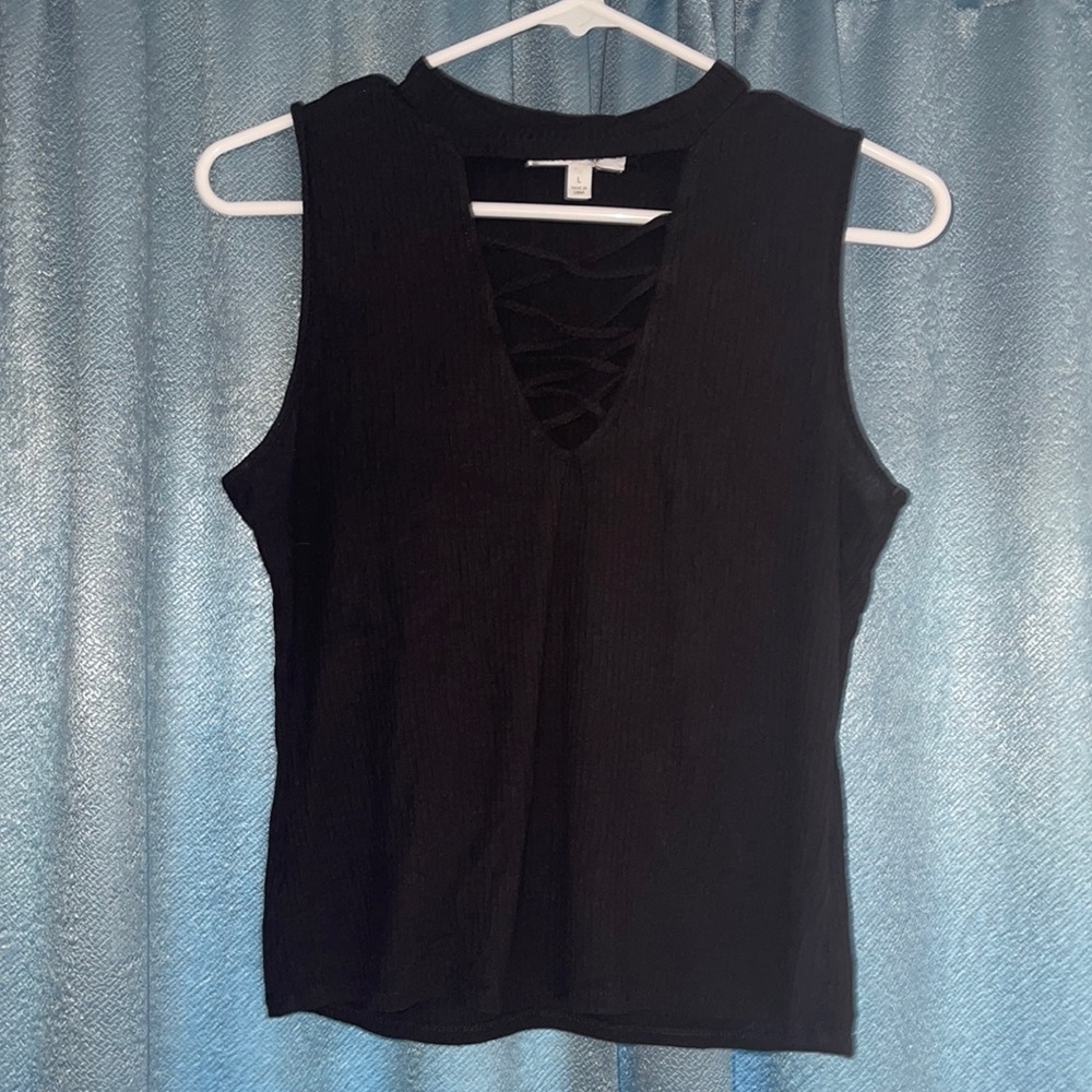 2/$12🎉Active USA Tank top Strappy V-Neck